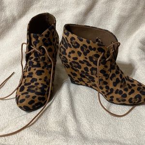 Like new boutique leopard print booties